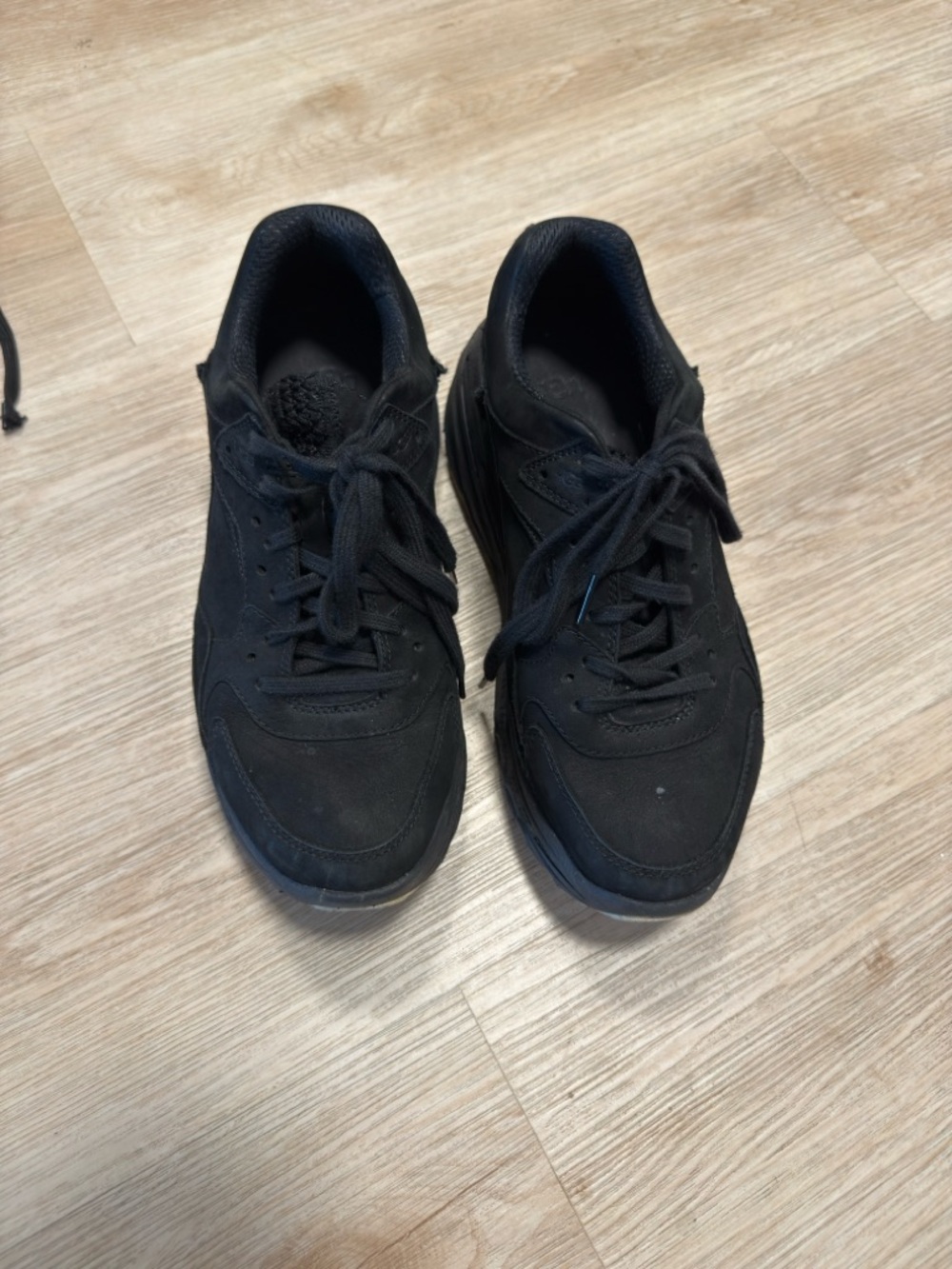 UGG Men's Black Low-Top Lace-Up Sneakers